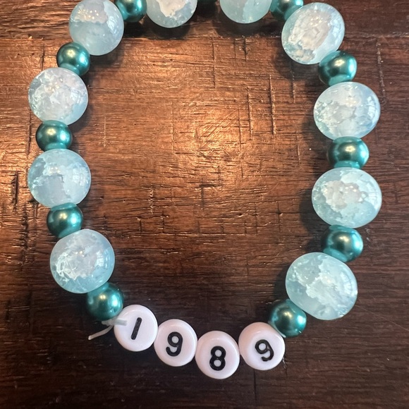 20 Taylor Swift Eras Tour bracelets for trading or sharing! 20 pack! - Picture 7 of 16